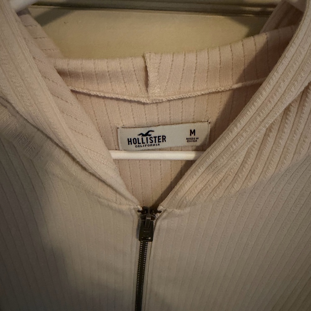 NWOT Hollister Light Beige Ribbed Zip-Up Hoodie - Picture 2 of 3